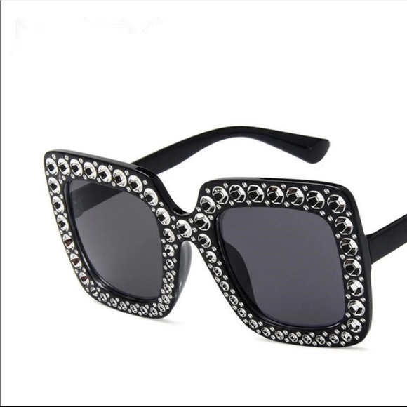 3/$30 🖤 Square Oversized Rhinestone Sunglasses - Picture 2 of 2